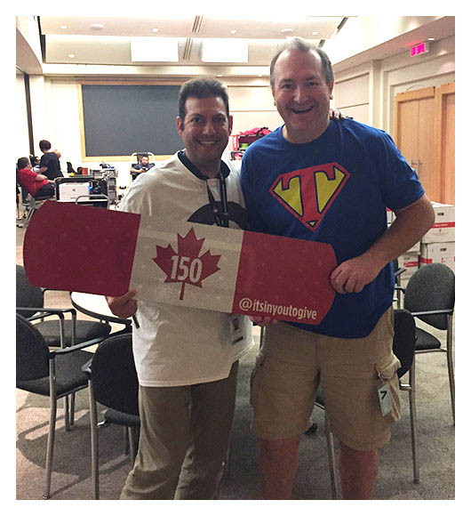 Ilan (gauche) et Dave (droite), fiers responsables du programme à l'Agence du revenu du Canada, à Ottawa