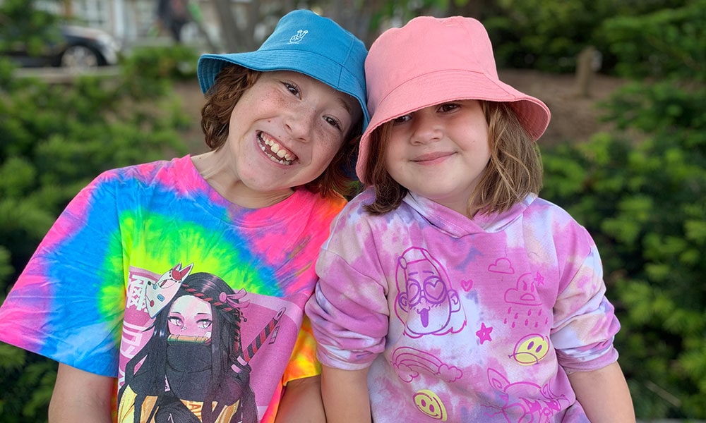 Cord blood donor Sophia Randell and her brother smile in their yard