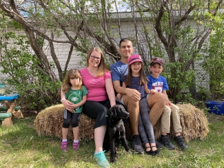 Robyn Johnson with family