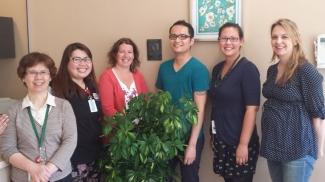 Left-Right: Judy Fung (RN), Tatiana Closas (clinic assistant), Joanne Ross (clinic and production assistant), Emmanuel Zurbano (production assistant), Tamiko Stewart (project lead), Riki Roberts (production assistant).